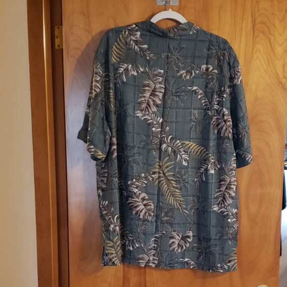 Hawaiian Short-sleeved Button Down - Picture 2 of 2